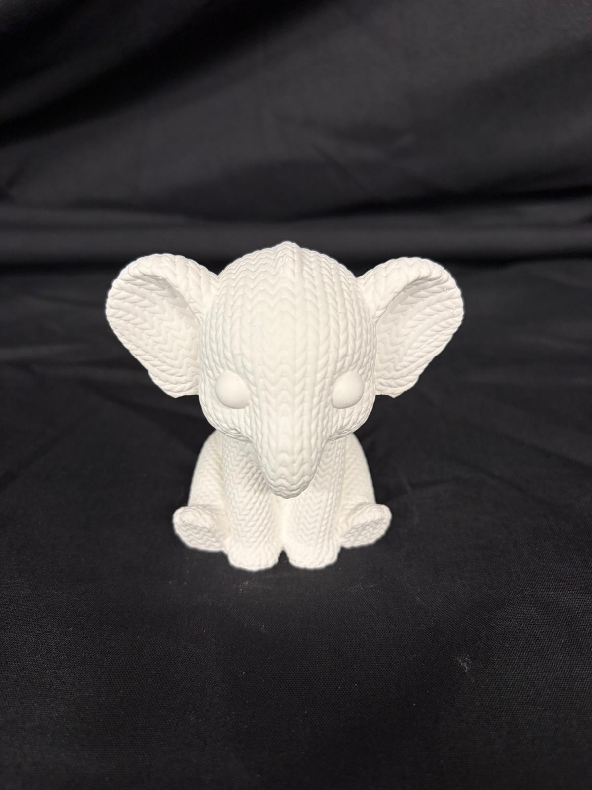 Gipsfigur Elefant mit Strickmuster